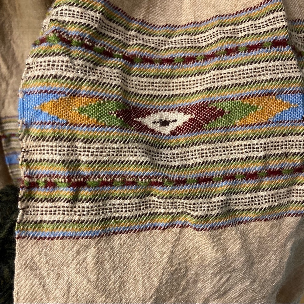 BHUTTICO Pure New Wool Geometric Aztec Pattern Large Scarf - Picture 2 of 4